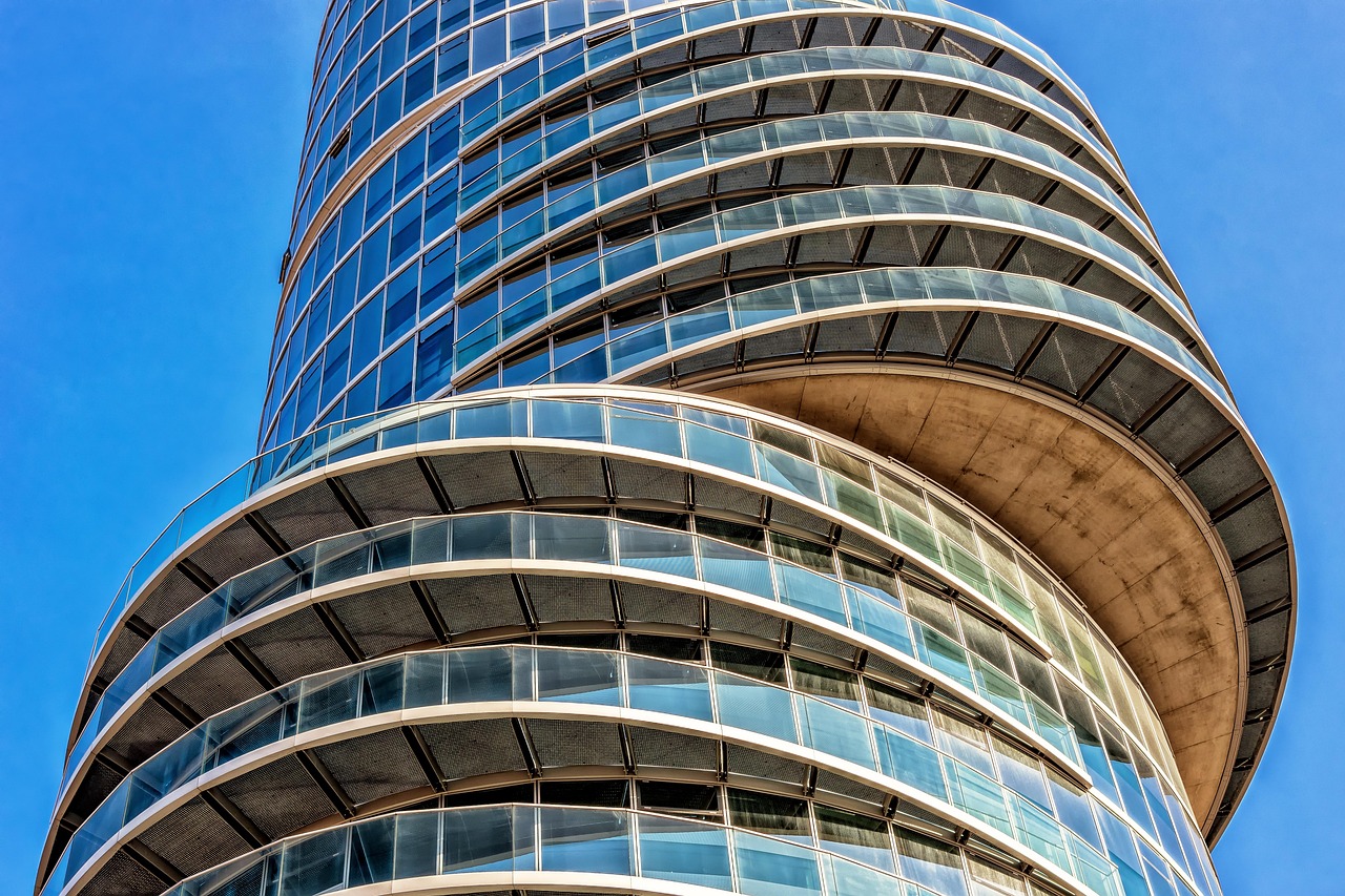 Lana Erickson: Innovator in Real Estate Leadership.